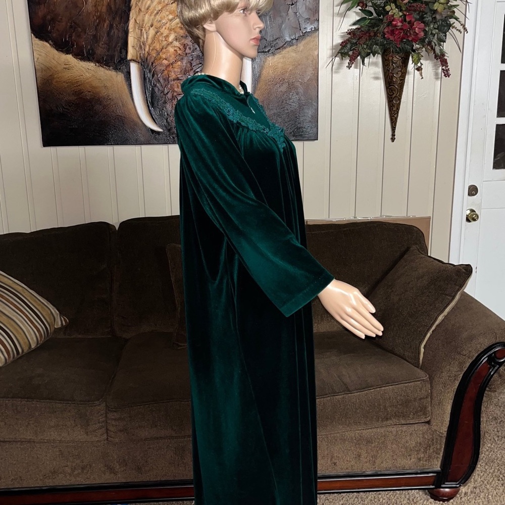 Komar ~ Vintage ~ Women’s Large ~ Velvet  ~ Green Robe W/ Floral Lace - Picture 11 of 16